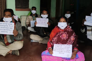 tmc panchayat members demonstration to remove pradhan