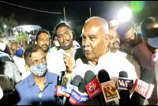 Karnataka minister refuses to wear mask  Umesh Katti claims 'PM said mask not mandatory'  Umesh Katti  ഉമേഷ് കട്ടി  മാസ്‌ക്ക് ധരിക്കാതെ പൊതു ചടങ്ങിനെത്തി ബിജെപി മന്ത്രി  മാസ്‌ക് ധരിക്കാത്തതിനെ ന്യായീകരിച്ച് മന്ത്രി ഉമേഷ് കട്ടി