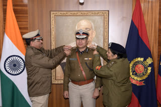 peeping in ceremony for promoted ips officers in delhi