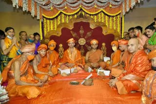 paryaya mahotsava of udupi krishnapura mata completed with covid rules