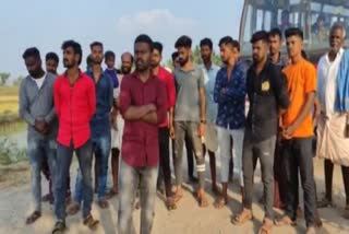 police scolded young man who ask about road repair work at koppala