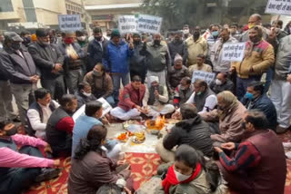 mcd employees performed virtuous yagya outside corporation headquarters in delhi