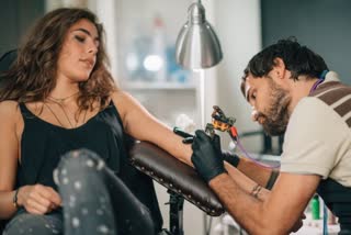 Precautions to take when getting a tattoo, tips to take care of after getting a tattoo, tattoo trends 2022