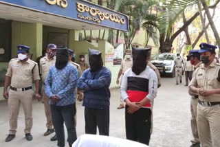 fake police Gang Arrest in robbery of sheep and goat in sangareddy