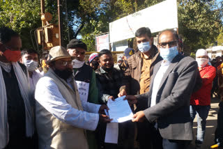 Katni memorandum submitted to Tehsildar