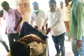 doctor help and treated the accident victim, doctor help and treated the accident victim in Vijayapura, Vijayapura accident news, ಅಪಘಾತದಲ್ಲಿ ನರಳುತ್ತಿದ್ದ ವ್ಯಕ್ತಿಗೆ ಚಿಕಿತ್ಸೆ ಕೊಡಿಸಿದ ವೈದ್ಯ, ವಿಜಯಪುರದಲ್ಲಿ ಅಪಘಾತದಲ್ಲಿ ನರಳುತ್ತಿದ್ದ ವ್ಯಕ್ತಿಗೆ ಚಿಕಿತ್ಸೆ ಕೊಡಿಸಿದ ವೈದ್ಯ, ವಿಜಯಪುರ ಅಪಘಾತ ಸುದ್ದಿ,