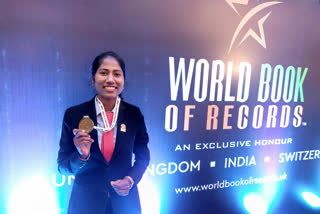 Kavita Medar is Fastest Bartender in the World, Kavita Medar native place Hubli, Kavita Medar world record, Kavita Medar news, ಫಾಸ್ಟೆಸ್ಟ್​ ಬಾರ್​ಟೆಂಡರ್​ ಆಗಿ ದಾಖಲೆ ಬರೆದ ಕವಿತಾ ಮೇದಾರ, ಕವಿತ ಮೇದಾರ ಸ್ವಂತ ಗ್ರಾಮ ಹುಬ್ಬಳ್ಳಿ, ಕವಿತಾ ಮೇದಾರ ವಿಶ್ವ ದಾಖಲೆ, ಕವಿತಾ ಮೇದಾರ ಸುದ್ದಿ,