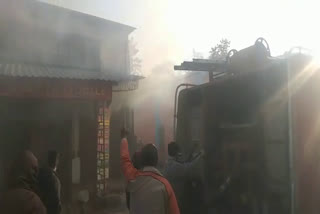 massive fire in mobile shop in raigarh
