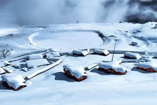 Heavy snowfall in Uttarakhand