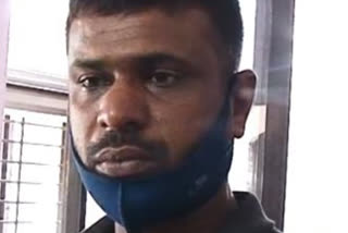 Police vehicle Attacked  Ponnamkode Karakurshi  പൊലീസ് വാഹനം ഇടിച്ച് തെറിപ്പിച്ച് കടന്നു കളഞ്ഞ സംഭവം  പൊന്നംകോട് കാരാകുർശ്ശിയില്‍ പൊലീസ് വാഹനം ആക്രണിച്ചു
