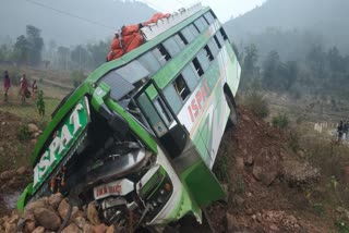 Road Mishap: ରାଶିବାଡ ଘାଟିରେ ଓଲଟିଲା ଇସ୍ପାତ ବସ୍‌, ୮ରୁ ଅଧିକ ଆହତ