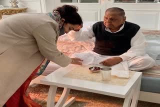 Aparna met Mulayam Singh Yadav