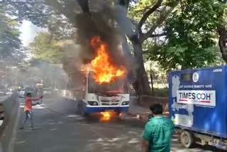 Bus catches fire in Bengaluru, BMTC Bus catches fire in Chamarajapete, BMTC Bus fire news, Bangalore news, ಬೆಂಗಳೂರಿನಲ್ಲಿ ಚಲಿಸುತ್ತಿದ್ದ ಬಸ್​ಗೆ ಬೆಂಕಿ, ಚಾಮರಾಜಪೇಟೆಯಲ್ಲಿ ಬಿಎಂಟಿಸಿ ಬಸ್​ಗೆ ಬೆಂಕಿ, ಬಿಎಂಟಿಸಿ ಬಸ್​ಗೆ ಬೆಂಕಿ ಸುದ್ದಿ, ಬೆಂಗಳೂರು ಸುದ್ದಿ,