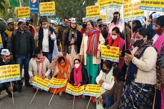aap-protests-against-bjp-state-president-demands-resignation-in-corruption-case