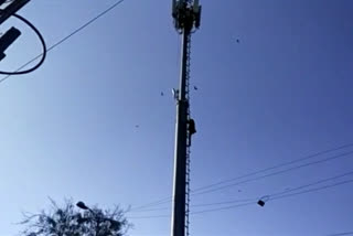 Man climbed on mobile tower in Indore