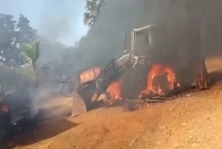 15 गाड़ियां को किया आग के हवाले