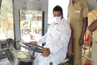 MLA turned as govt bus driver for a while  DMK MLA Nivedha Murugan drives the bus in Poompuhar  ആറ് കിലോമീറ്ററോളം ബസ് ഓടിച്ച് ഡിഎംകെ എംഎൽഎ  ബസ് ഡ്രൈവർ ആയി എംഎൽഎ നിവേദ മുരുകൻ  MLA turned as govt bus driver for a while  DMK MLA Nivedha Murugan drives the bus in Poompuhar  ആറ് കിലോമീറ്ററോളം ബസ് ഓടിച്ച് ഡിഎംകെ എംഎൽഎ  ബസ് ഡ്രൈവർ ആയി എംഎൽഎ നിവേദ മുരുകൻ