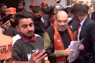 Amit Shah begins door-to-door campaign