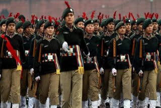 16 marching contingents 17 military bands 25 tableaux on Republic Day parade