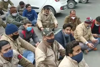 Rohini jail staff protesting at Tihar headquarter in Delhi