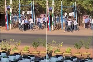 College students fight at changaramkulam malappuram  College students fight at assabah college  ragging five arrested in malappuram  മലപ്പുറത്ത് നടുറോഡിൽ കോളേജ് വിദ്യാര്‍ഥികളുടെ കൂട്ടയടി  വളയംകുളം അസ്സബാഹ് കോളജില്‍ വിദ്യാർഥികളുടെ കൂട്ടത്തല്ല്  മലപ്പുറത്ത് റാഗിങ്ങിന്‍റെ പേരില്‍ വിദ്യാർഥികളുടെ കൂട്ടത്തല്ല്  അസ്സബാഹ് കോളജിൽ സീനിയർ ജൂനിയർ വിദ്യാർഥികൾ തമ്മിൽ തല്ല്