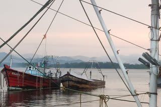 Pakistani Fishing boats sink