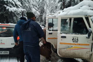 Shimla police rescues pregnant lady stuck amid heavy snowfall