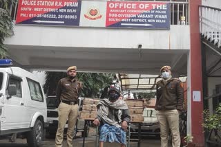 RK Puram police arrested liquor smuggler with illegal liquor