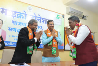 Former minister Badkunwar Gagrai joins BJP