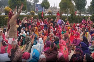 Anganwadi workers protest in palwa