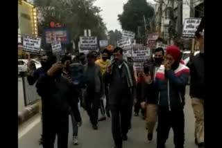 delhi corona Protest of traders in delhi Rajouri Garden