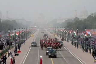 Repubic Day 2022: Parade at Rajpath concludes with a splendid flypast of 75 IAF aircrafts