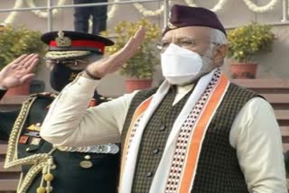 PM Modi wears Uttarakhandi cap