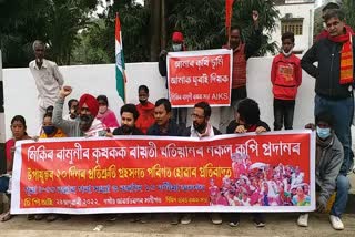 farmers-protest-demanding-land-patta-of-mikir-bamuni-grant-in-nagaon