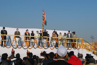 At Badi Chaupar in Jaipur ruling party leaders, Opposition come together to hoist Tricolor