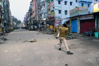 Police use tear gas against student protesters