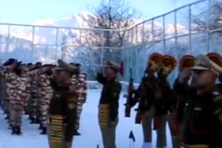 ITBP jawans hoist tricolor amidst snowfall at a height of 9544 feet in Auli