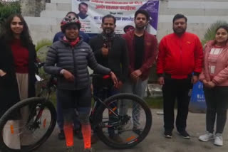 Sabita Mahto made girl students aware by riding cycle in delhi