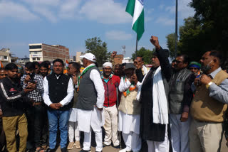 auto driver took tricolor yatra in katni