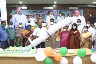 Corona Vaccination Record: కరోనా వ్యాక్సినేషన్​లో కరీంనగర్​ ఆదర్శం..