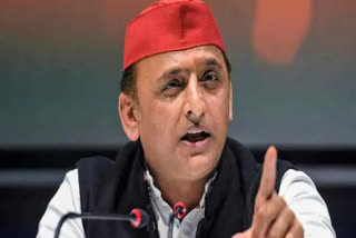 Akhilesh Yadav slams UP govt  terms current phase as 'half income  double inflation'  അഖിലേഷ് യാദവിന്‍റെ റിപ്പബ്ലിക് ദിനത്തിലെ തുറന്ന കത്ത്  യോഗി ആദിത്യനാഥ് സര്‍ക്കാറിനെതിരായ അഖിലേഷ് യാദവിന്‍റെ പരാമര്‍ശം  വരുമാനം പകുതിയാവല്‍ വിലക്കയറ്റം ഇരട്ടിയാവല്‍ സാഹചര്യം