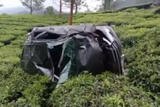 Tourist car plunges into a gorge at Munnar, one killed