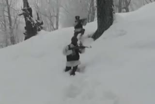 Indian Army patrols in heavy snow at higher altitude in Poonch, Republic day india 2022, India army in snow video