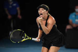 Australian Open  Danielle Collins reach final  Danielle Collins beat Iga Swiatek  Ashleigh Barty  ഓസ്‌ട്രേലിയന്‍ ഓപ്പണ്‍  ഡാനിയേല കോളിൻസ് ഫൈനലില്‍