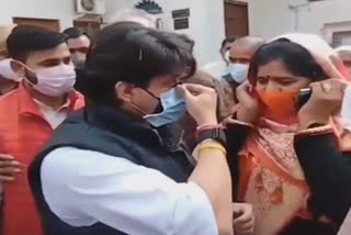 Scindia reprimanded Imarti Devi for mask