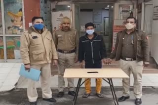 पुलिस की गिरफ्त में आरोपी