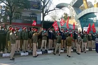 Security workers strike in Tanda