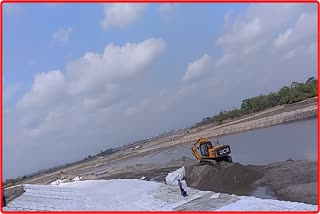 NHAI tries to prevent flow of Ranga river with sand and sandbag in Lakhimpur