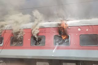 Gandhidham-Puri Express caught fire