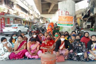 Raigad BJP Mahila Morcha raised slogans against Bhupesh Baghel